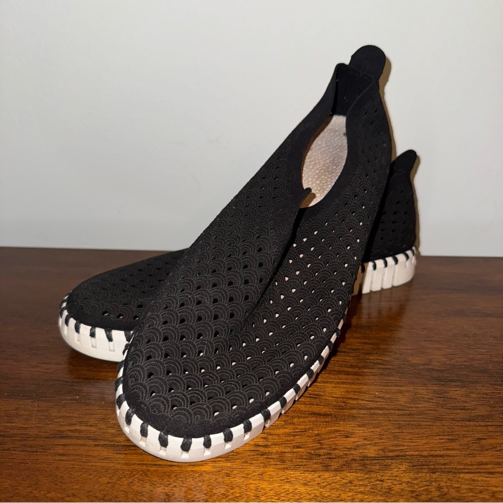Ilse Jacobsen Black Flats with White Soles Size 40 EU